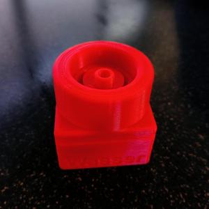 Aperolino Ventilblock PET Wasserflasche mit Gewinde und stirnseitiger Dichtung