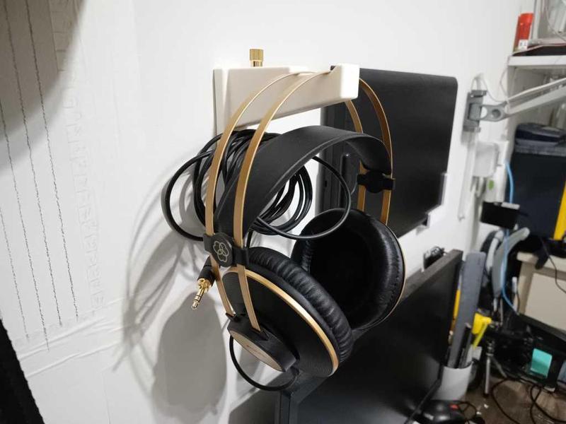 Headphone Wall Holder (I'm addicted to hang stuff on my wall)