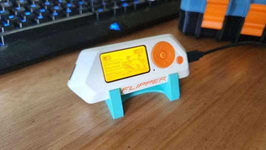 Minimalist Flipper Zero Stand