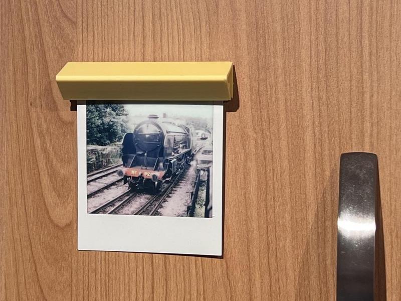 Gravity Picture Holder