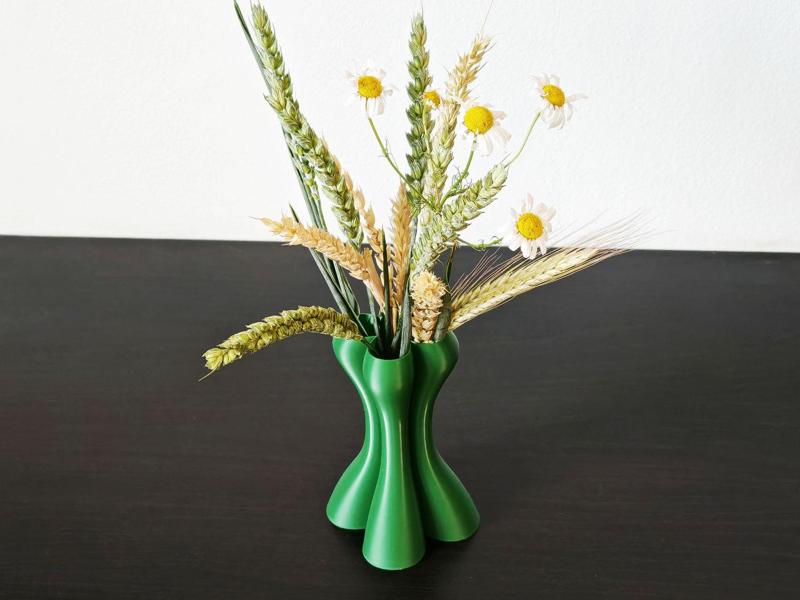 4 Leaf Clover Spiral Vase