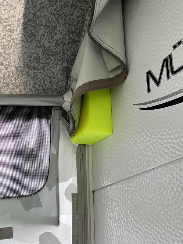 Wigo Dachstangenabstützungam Wohnwagen LMC Vivo 530K