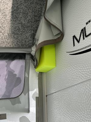 Wigo Dachstangenabstützungam Wohnwagen LMC Vivo 530K