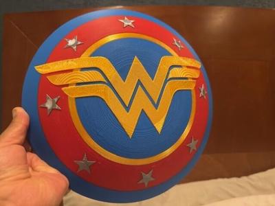 Shield Wonder Woman Cosplay Girl