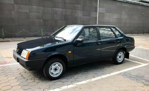 the hinge from the boardwalk of a VAZ 21099