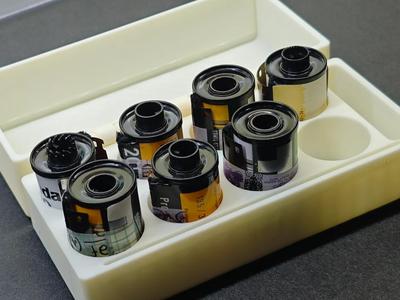 Film Reel Case - 35mm - 8 slots + Button Cell Battery Compartment