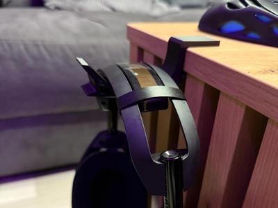 Headset stand for Tables