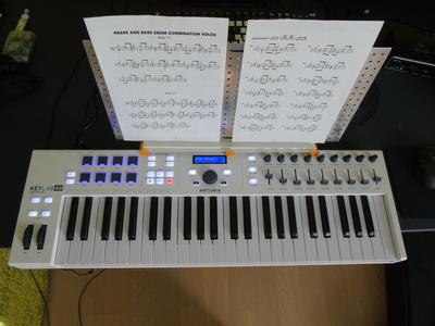piano sheets holder