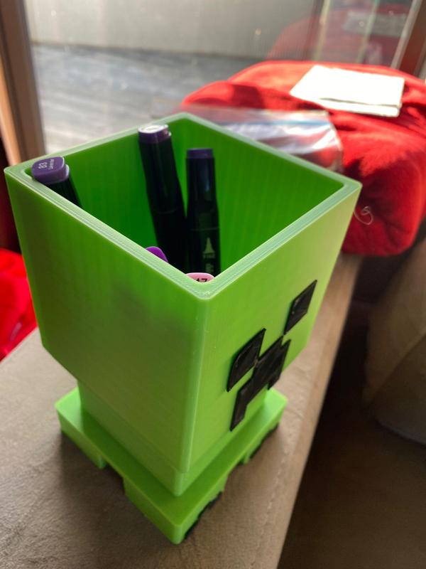 Very large creeper pencil / paint brush holder