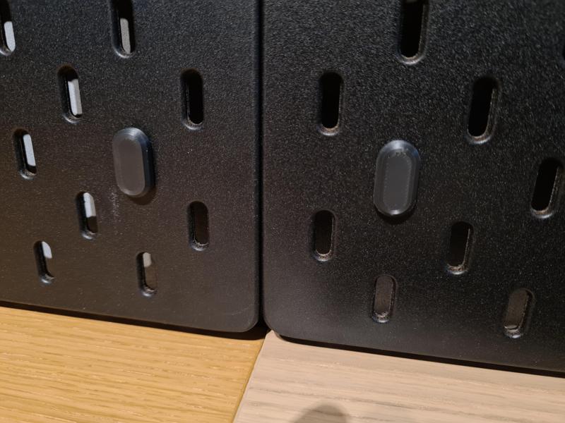 Sleek wall mount for Skådis