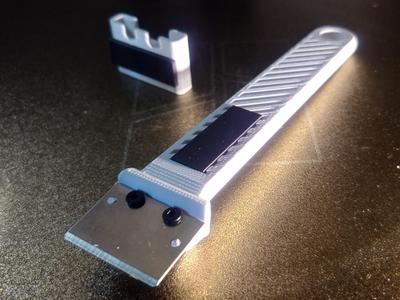 Scraper Grip - Thin design, hanging hole, magnet