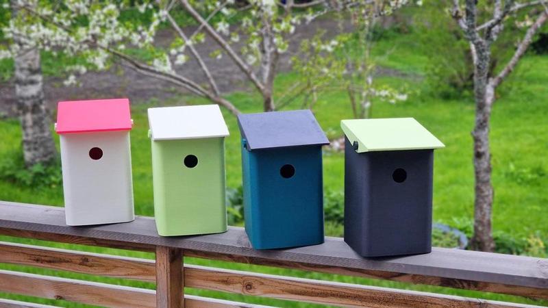 Birdhouse for Sparrows and Small Songbirds