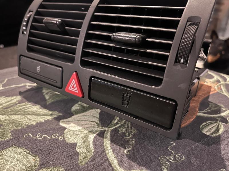 Audi A2 Cupholder Front