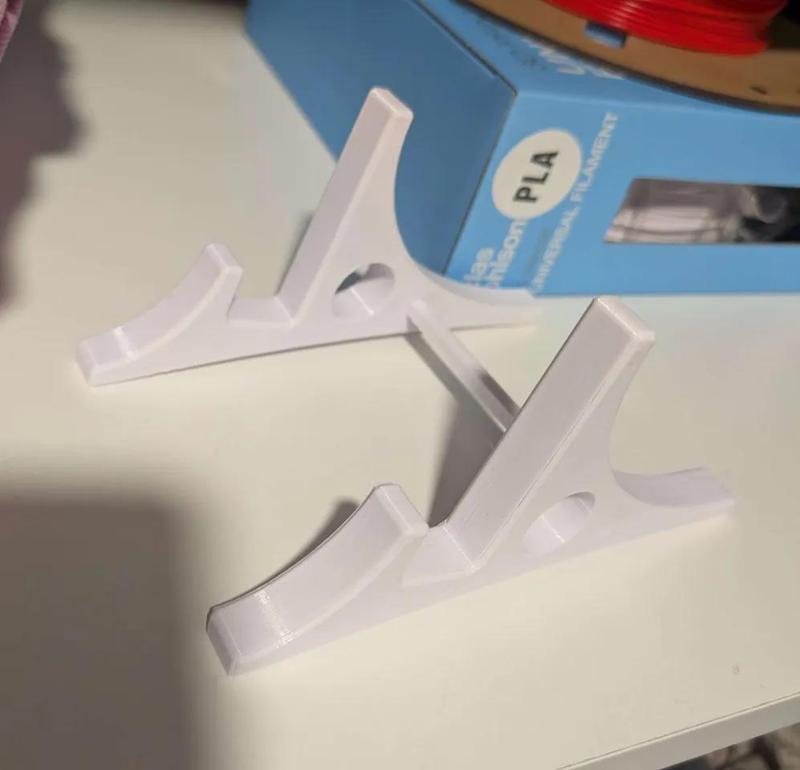 Minimalistic laptop storage stand   