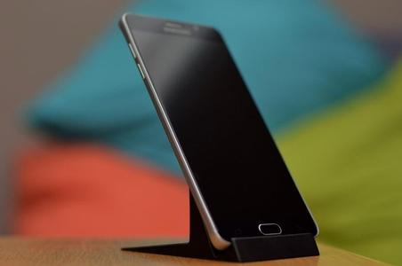 Universal Phone and Tablet Stand