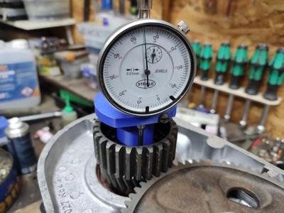 Messuhrhalterung für ETZ/TS 250 Kupplung Axialspiel innerer Mitnehmer. Dial gauge holder for ETZ/TS 250 clutch axial play inner driver.