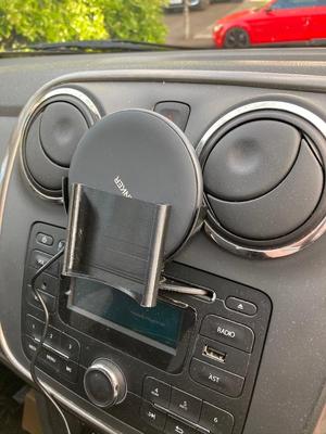 iPhone SE 2020 Car CD Mount / Stand with Wireless Charger