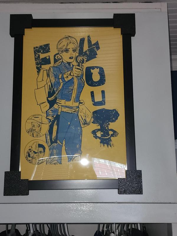 Corner Poster Frame mount