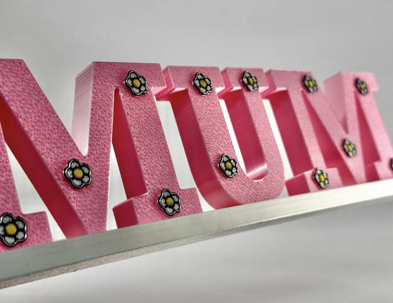 Mum Mom (word/text with floral design on stand)