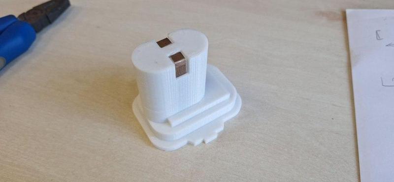 Makita battery adapter NiCd 9.6V (PA09) to LiIon 10.8V (CXT)