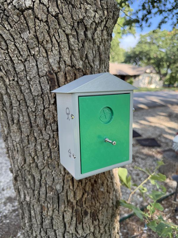 Birdhouse Gadget Cache – Hidden Nail Puzzle with Decoy Hardware