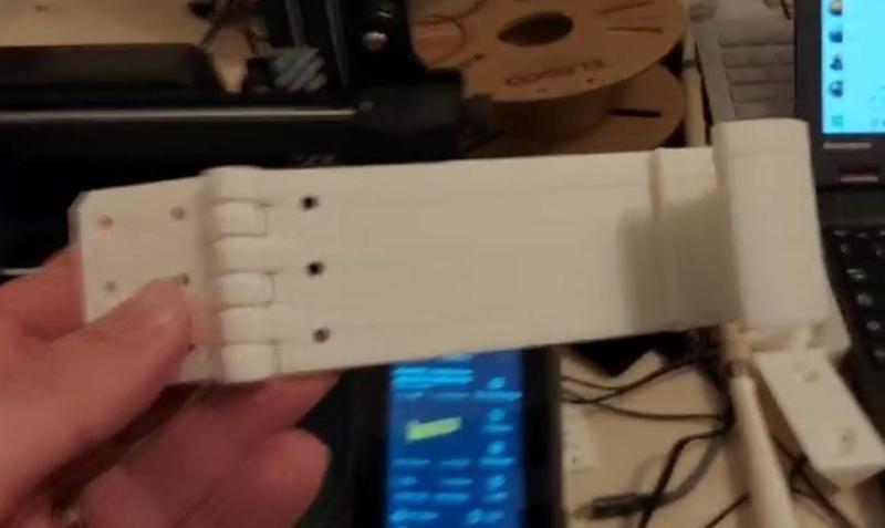 Kleiderstangenhalterung (clothes rail holder) für schräge Wände