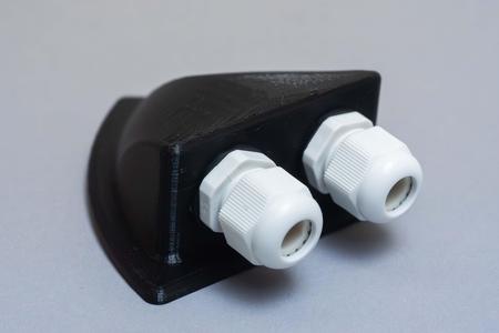 Van cable roof entry for PG11