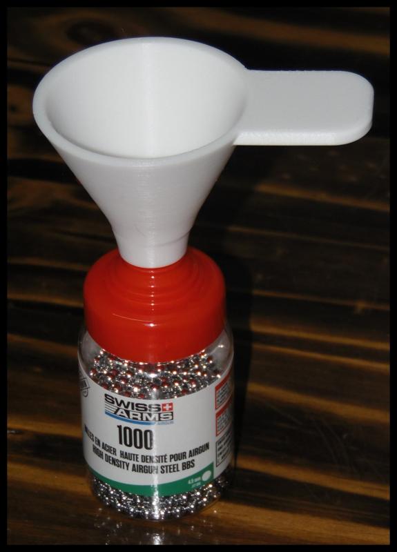 Entonnoir pour biberon de 1000 billes 4,5 mm.