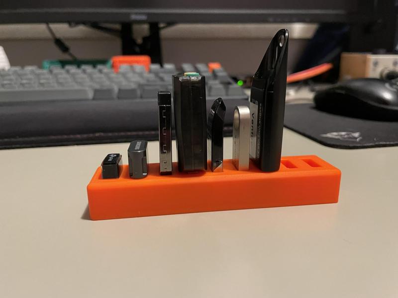 Simple USB-Holder (9 slots)