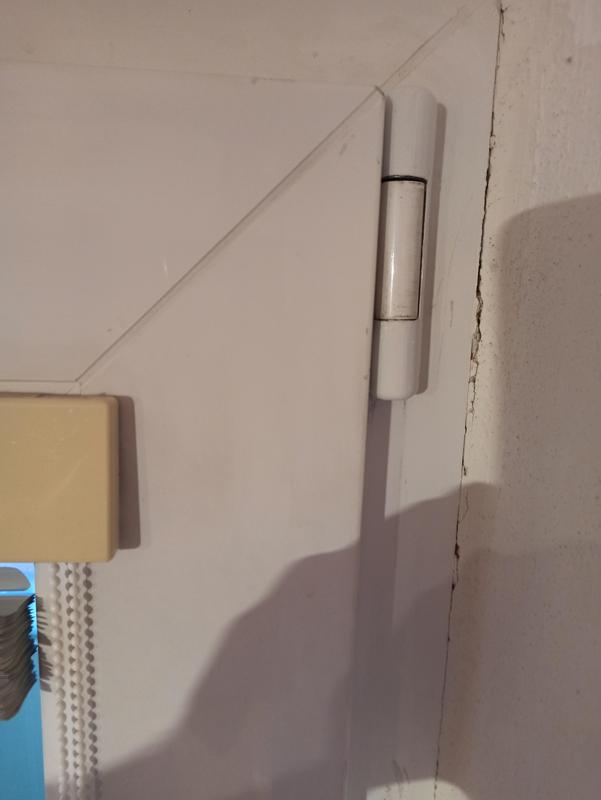 Krytka pantu plastových oken