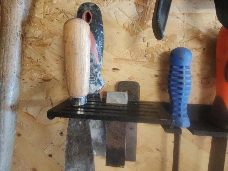 putty knife holder
