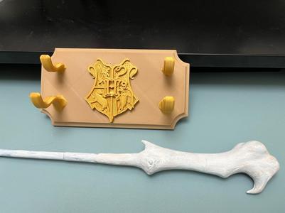 Wand wall mount with Hogwarts seal