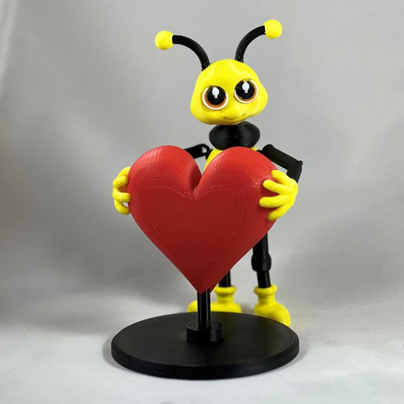 Bee My Valentine STL File - Articulated Bee Holding a Heart - NO AMS - COMMERCIAL USE