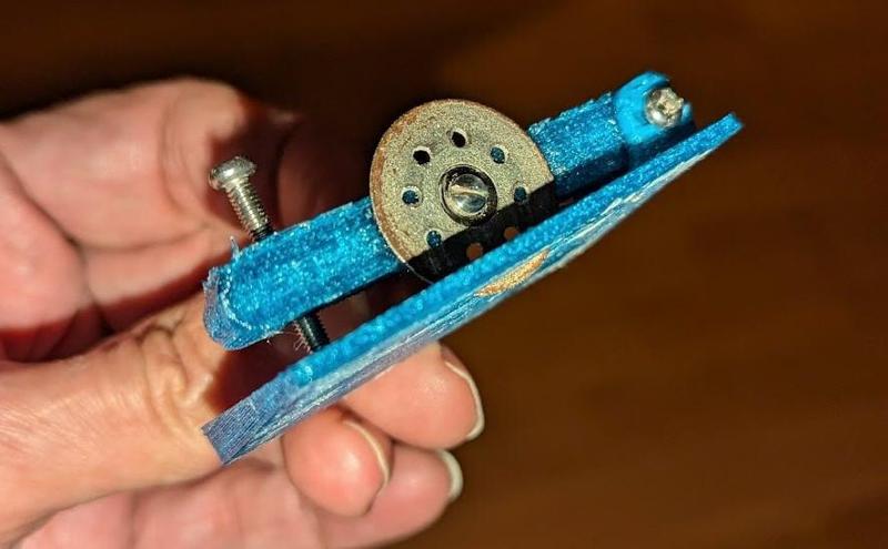 "Peel Ply" hinge grinder