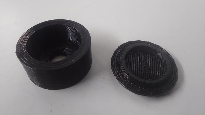 casquillo con tapa para tornillo de 4mm.