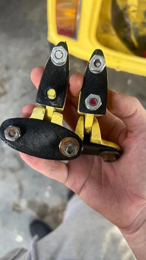 Classic mini boot hinge gaskets   