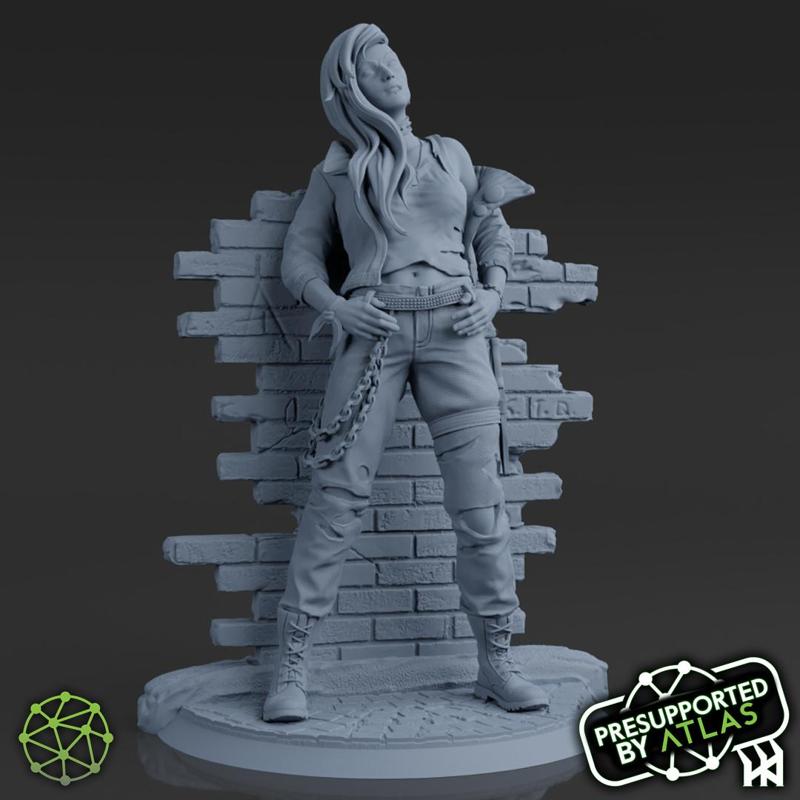 Roxx 'Don't call me Roxxie' the Knife Nut