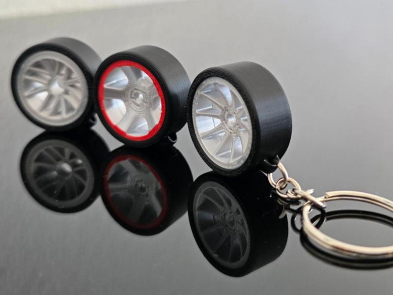Car rim with tire keychain
