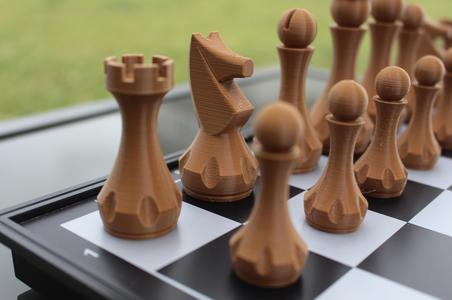 Zonda Chess Set