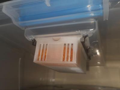 Plastic bin silica drying drawer