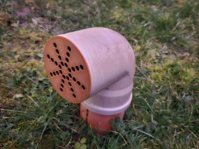 Simple pipe cover for the pointed end, not the socket end