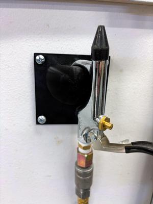 Air hose holder