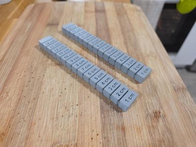Thread cake cutter
