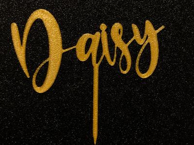 Cake topper name "Daisy"