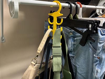 Closet multi hook hangar for bags