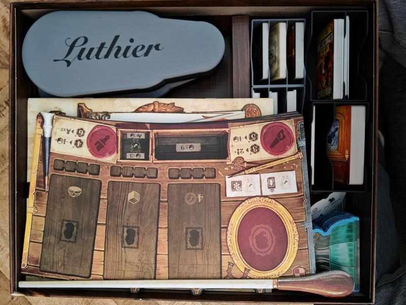 Luthier Retail Boardgame insert with resource tray