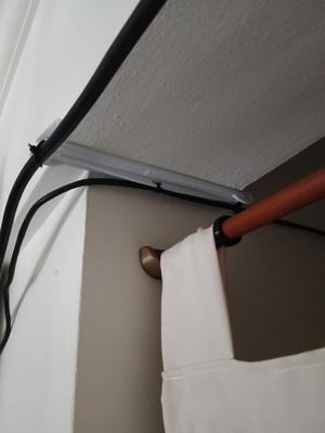 Hanging cable clamp