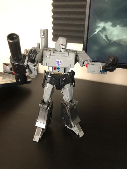 Choking Starscream - MP Megatron Wrist Adapter