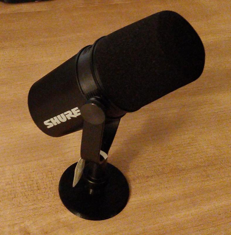 Low profile 5/8" microphone stand