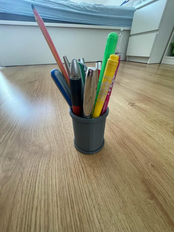 2 sized holder for pens